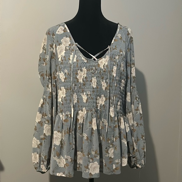 American Eagle Outfitters Tops - American Eagle Outfitters Small top  E